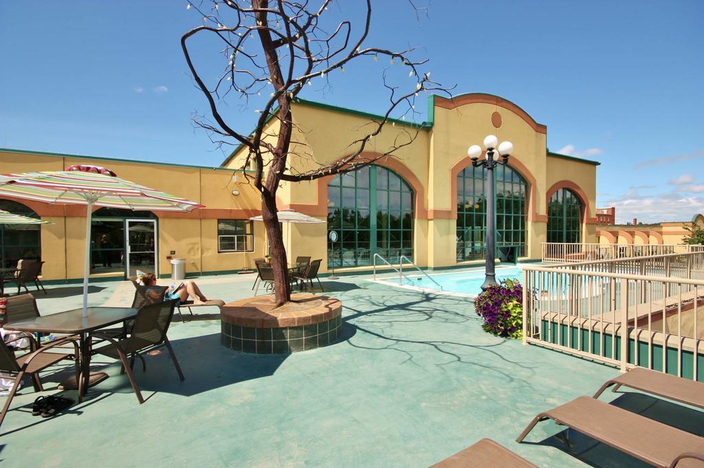 Temple Gardens Hotel & Spa Moose Jaw Exteriör bild